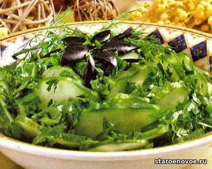 зеленый салат с огурцами