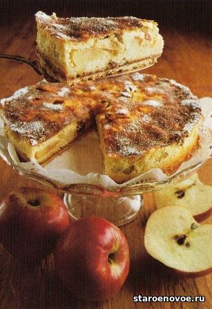шарлотка бисквитная с яблоками